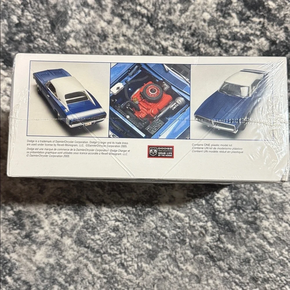 Revell '69 Dodge Charger R/T Model Kit 85-2546